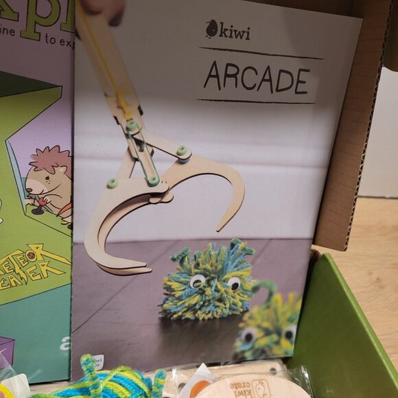 KIWI CRATE Arcade CREATE YOUR OWN Claw Machine Learning Kit - Picture 7 of 7